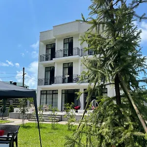 Hotel Flora, Gonio